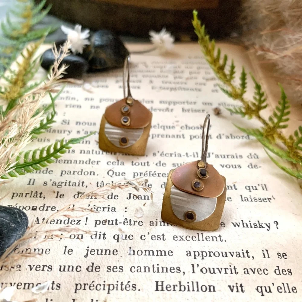 70's HANDMADE MIXED MEDIA CUBIST BRASS & COPPER DANGLE EARRINGS - Picture 6 of 10